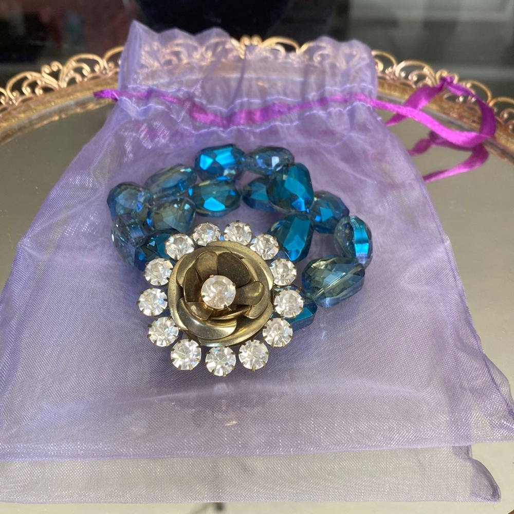 EUC Premier Designs rosette stretch bracelet